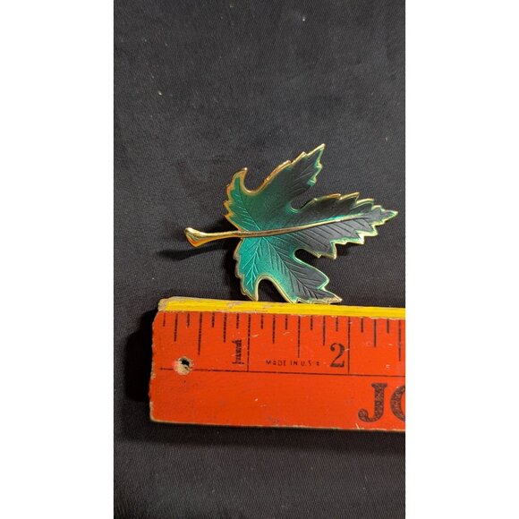 Vintage Maple Leaf Enamel Brooch Green  Gold tone Pin  Retro Jewelry - Picture 7 of 7